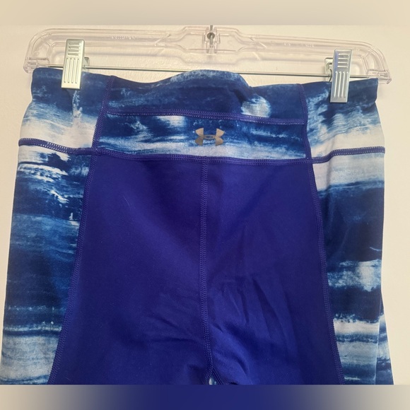 Under Armour workout crop pants, size small - Picture 3 of 4